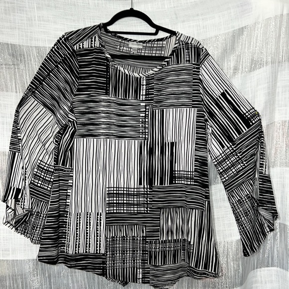 Avenue Plus Long V Shape Blouse - Picture 1 of 8